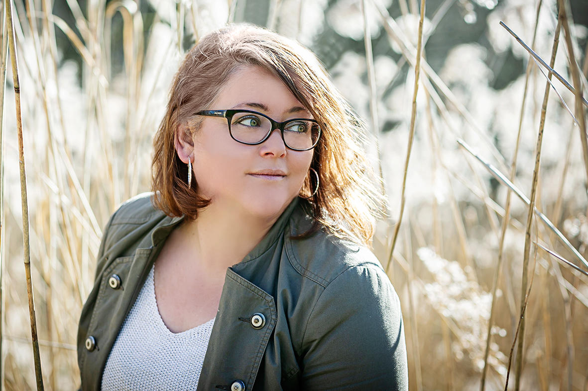 Fotografin Barbara Hock im Schilffeld