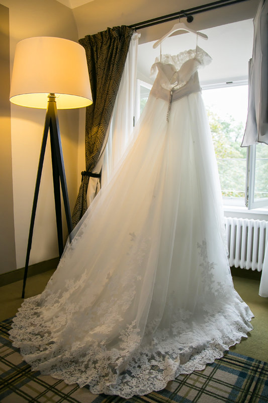 Brautkleid auf Kleiderbügel